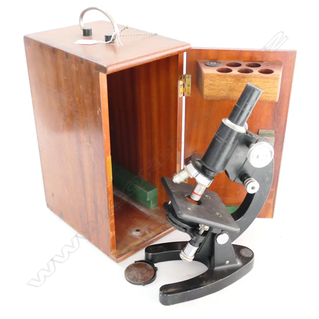 COOKE TROUGHTON SIMMS BLACK AND CHROME MICROSCOPE M109384 IN MAHOG BOX Image 1++